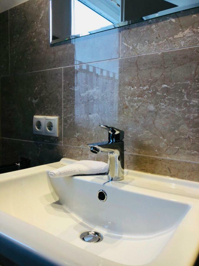 Family Apartment Alpine Living 2-4 Persons ราดชตัดท์ ภายนอก รูปภาพ